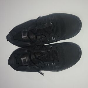 Nike Mens Air Versatile Basketball Sneakers Size 9